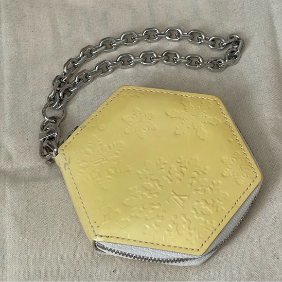 LOUIS VUITTON ⭐️VERNIS PORT MONNAIE FLOCON MM PERLE W/UNBRANDED WRISTLET CHAIN⭐️ - Picture 13 of 17